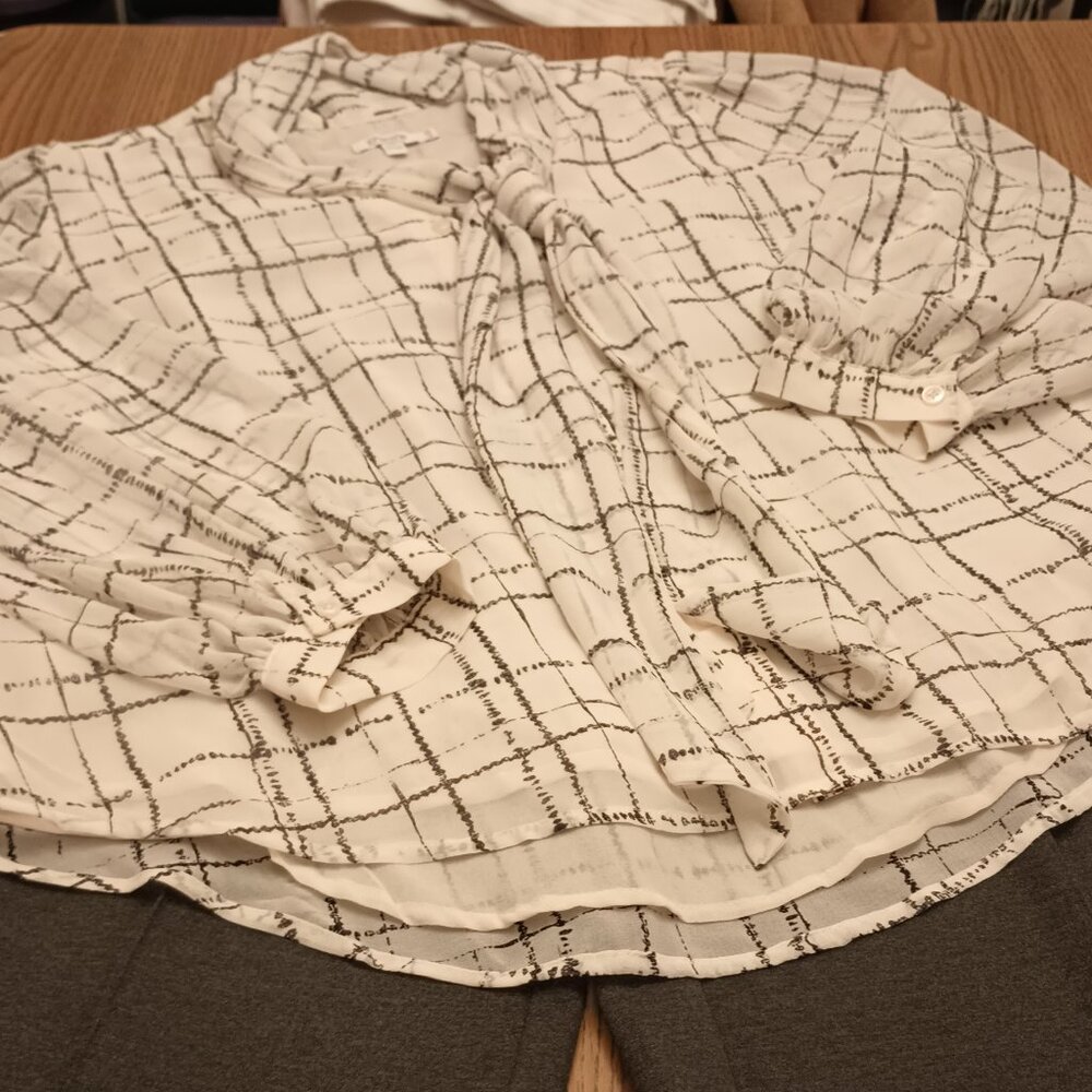 Chico's Size XXL (3.5) Cream Blouse